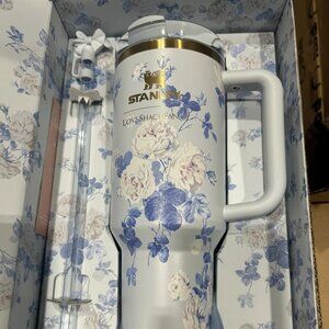 The Stanley x LoveShackFancy Quencher | 40 OZ Everblooming Rosettes